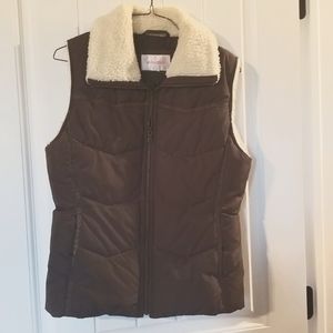 2/$14 or 3/$20 - 💛Womens brown puffer vest